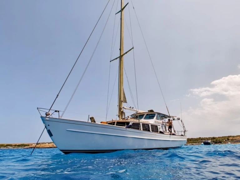 Charter a Sparkman-Stephens Classic in Xemxija on Samboat