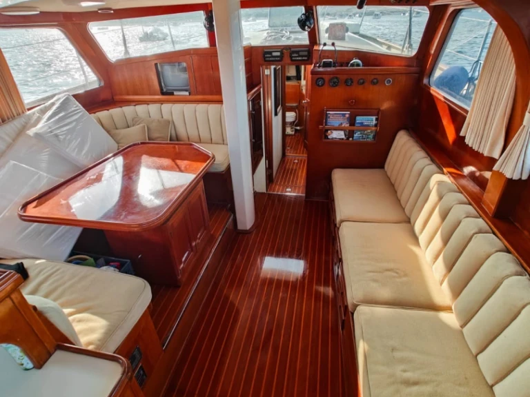 Hire Sailboat Sparkman-Stephens with a boat licence