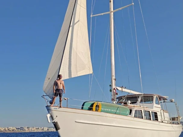 Sailboat to hire Xemxija at the best price