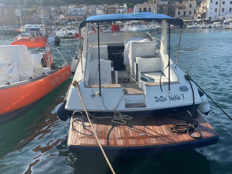 Hire Motorboat Airon with a boat licence