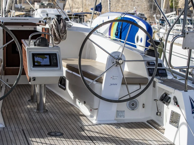 Hire Sailboat Bavaria with a boat licence