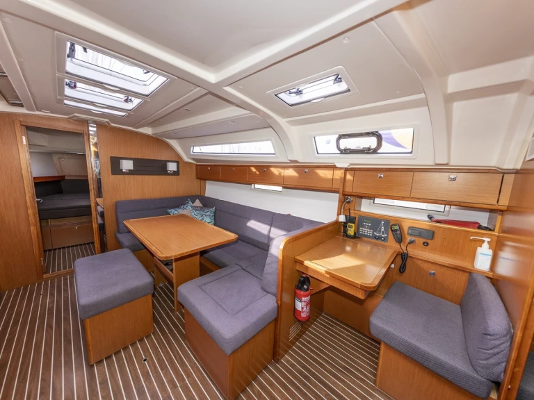 Hire Sailboat Bavaria with a boat licence