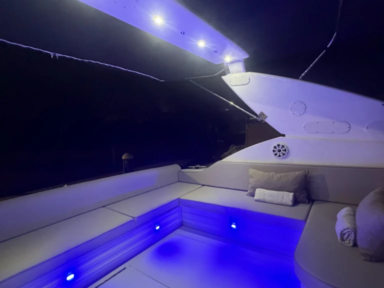 Motorboat hire in Terracina - Trojan Carver 440