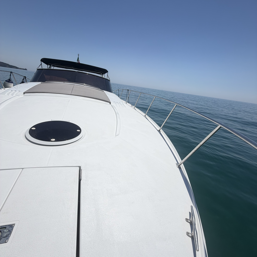 Yacht hire Terracina cheap Carver 440