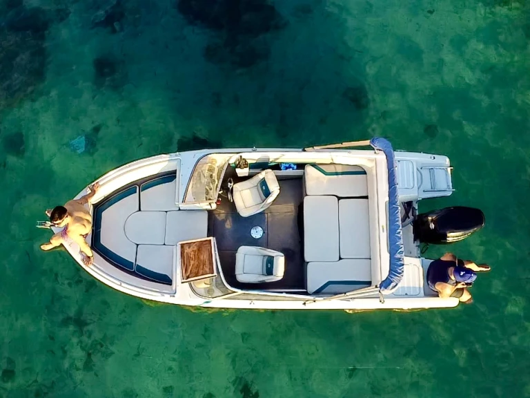 Yacht charter Sant Antoni de Portmany - Four Winns Freedom 180 on SamBoat