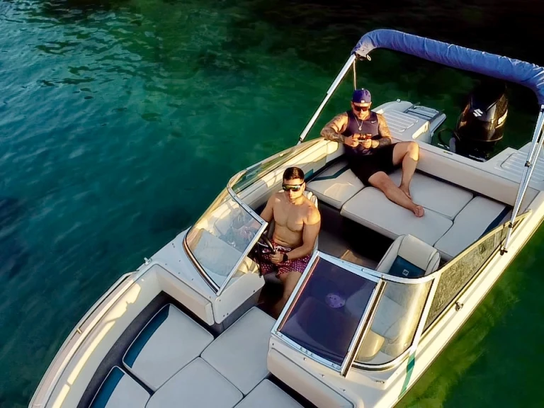Motorboat hire in Sant Antoni de Portmany - Four Winns Freedom 180