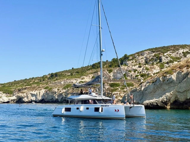 Hire Catamaran Nautitech with a boat licence