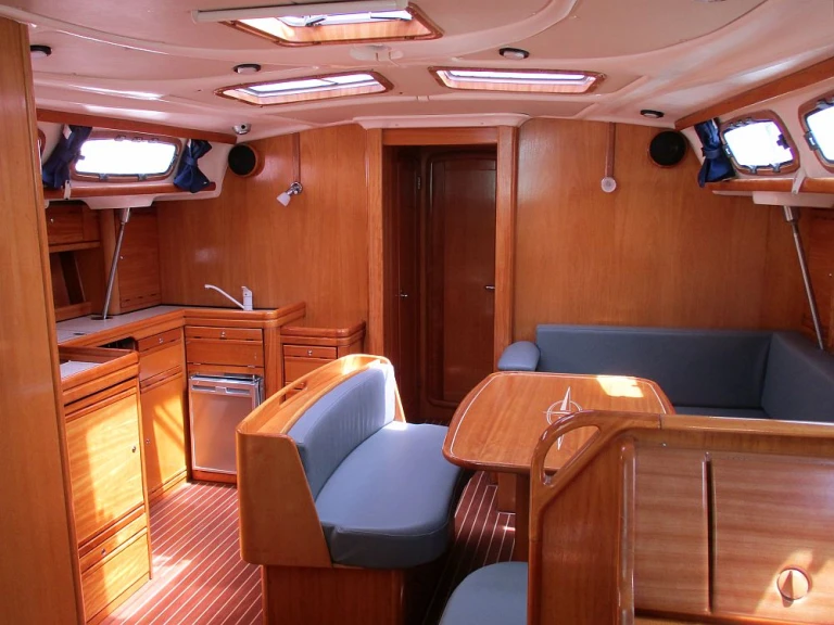Hire Sailboat Bavaria with a boat licence
