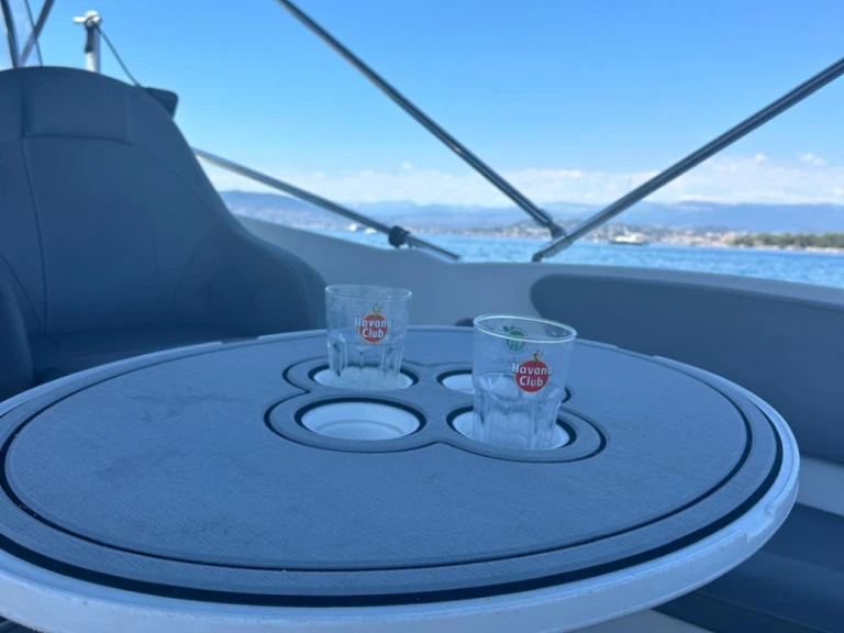 Motorboat to hire Mandelieu-la-Napoule at the best price