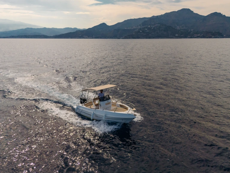 Hire Motorboat with or without skipper blumax 19 pro Taormina