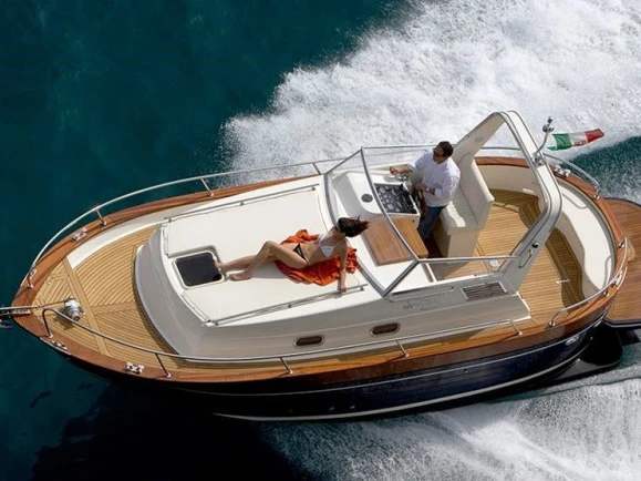 Motorboat to hire Castellammare di Stabia at the best price