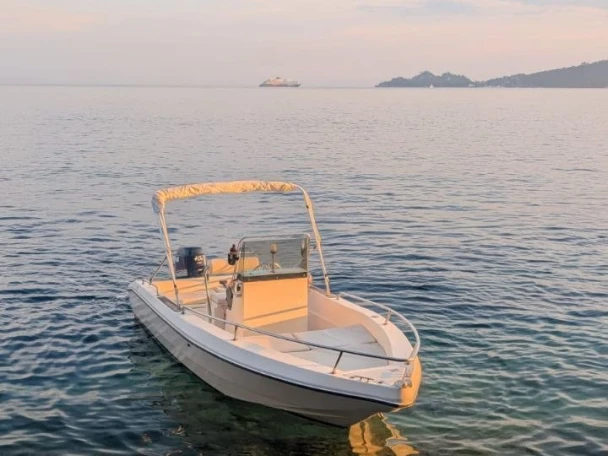 Hire a Capelli Cap16 Porto Turistico Internazionale Di Rapallo