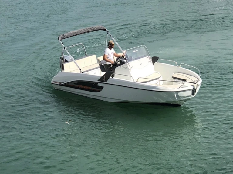 Hire Motorboat Quicksilver with a boat licence