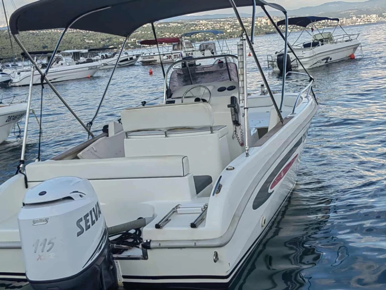 Hire Motorboat Selva with a boat licence