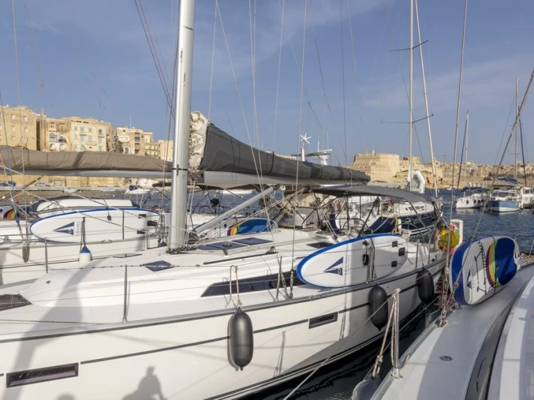 Charter a Bavaria Bavaria 46 in Kalkara on Samboat