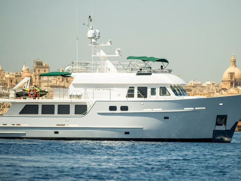 Luxury Yacht to hire Kalkara at the best price