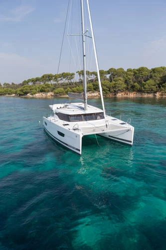 Hire Catamaran with or without skipper Fountaine Pajot Cannes