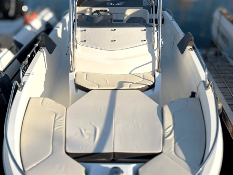 Hire Motorboat with or without skipper Bénéteau Hendaye