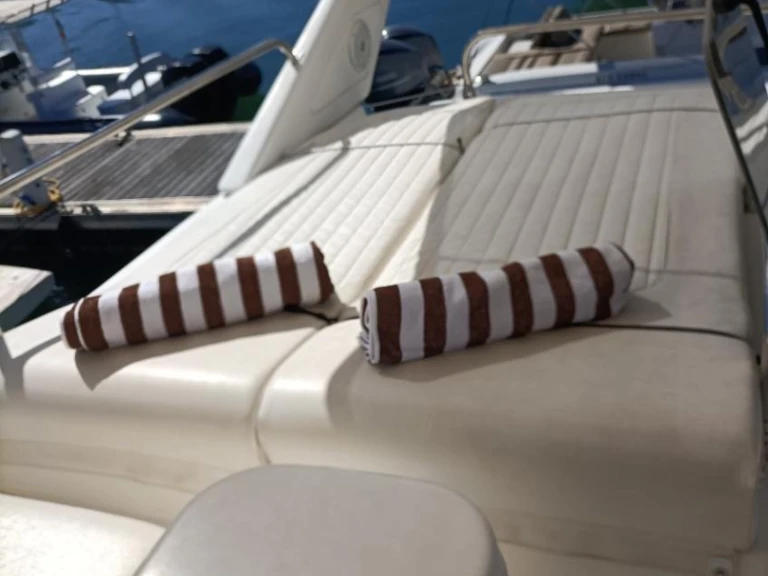 Hire a Azimut Azimut 40 Porto-Vecchio