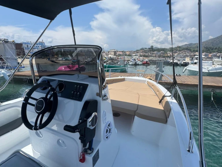 Yacht charter Giardini-Naxos - Aquabat Sport Line 19 on SamBoat