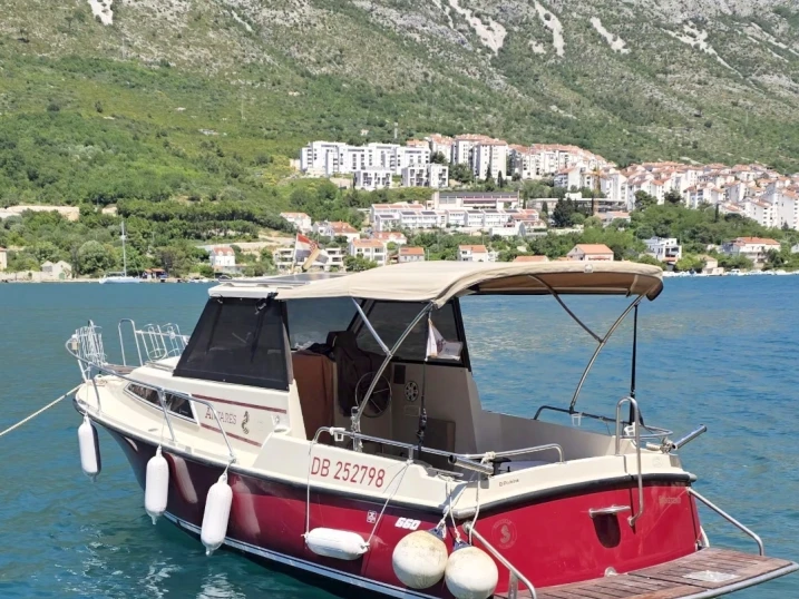 Hire a Bénéteau Antares 660 Dubrovnik