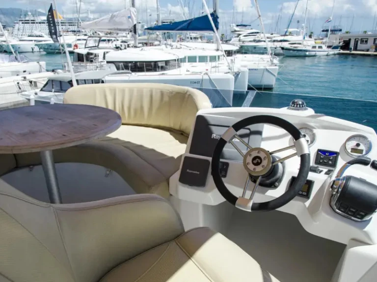 Yacht charter Novalja - Bénéteau Antares 36 on SamBoat
