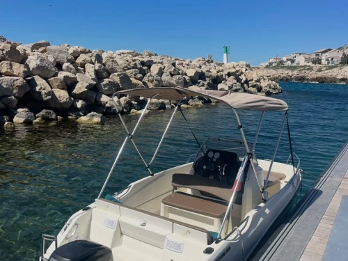 Charter a Quicksilver Activ 505 Open in Marseille on Samboat