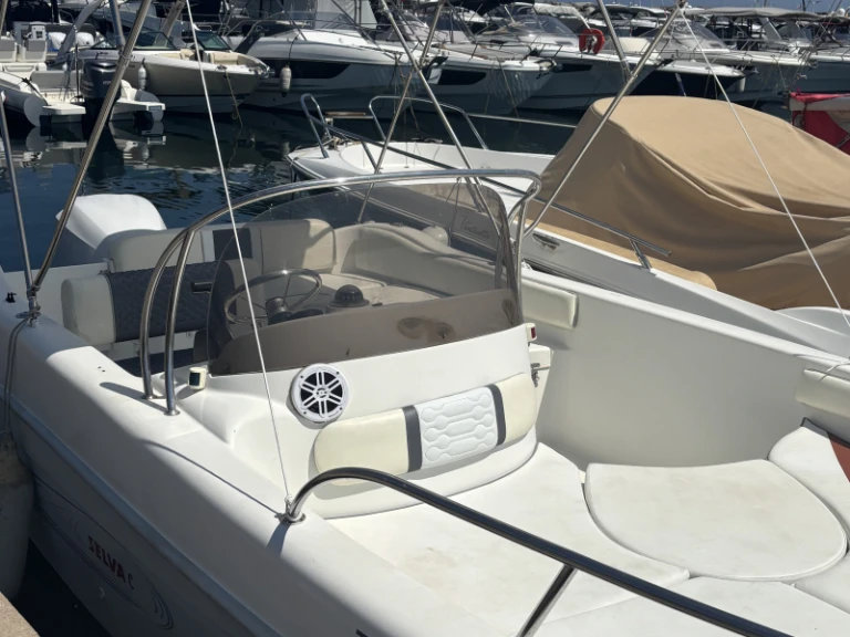 Hire a Selva Selva D 6.6 C Sainte-Maxime