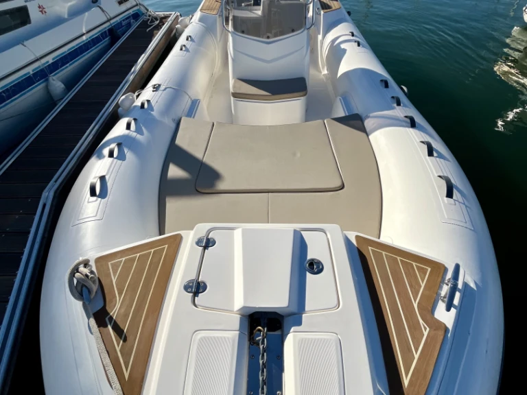 Hire RIB Capelli with a boat licence