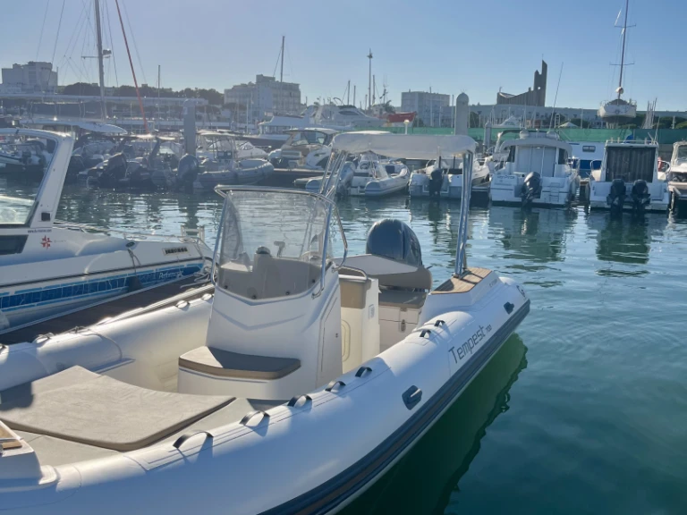 Yacht charter Royan - Capelli Tempest 700 Sun on SamBoat