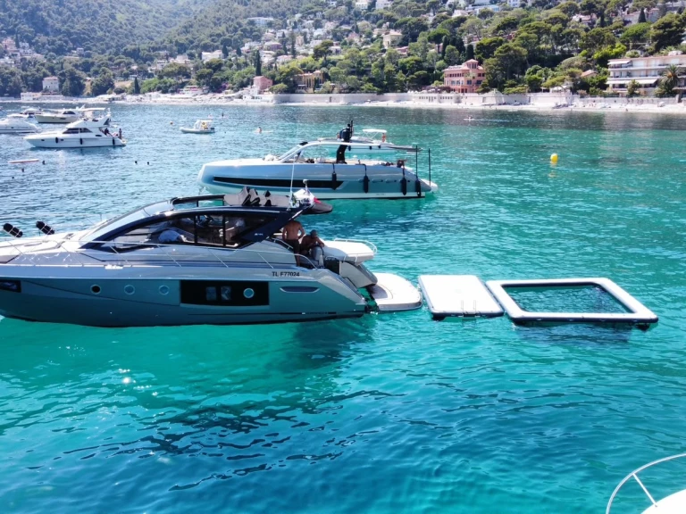 Yacht charter Nice Ferry Port - Cranchi Cranchi M44 HT on SamBoat