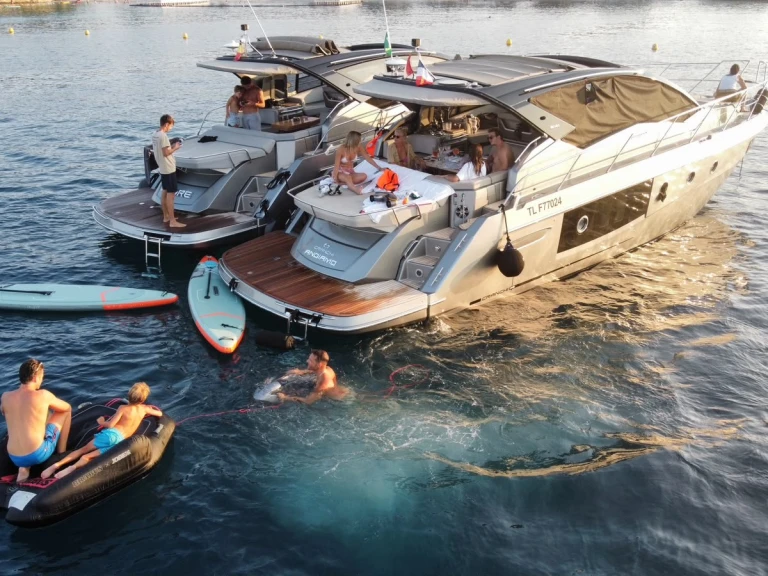 Motorboat hire in Nice Ferry Port - Cranchi Cranchi M44 HT