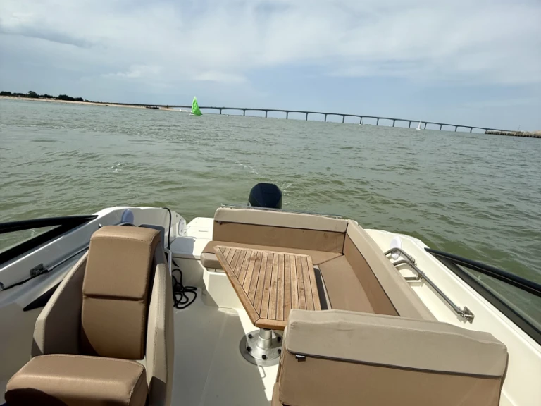 Yacht hire La Rochelle cheap Activ 805 Cruiser