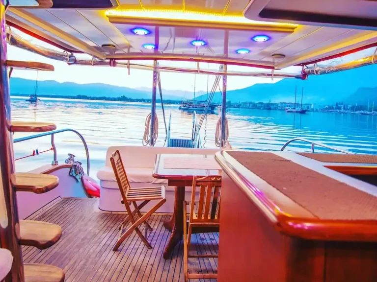 Hire Sailboat Custom with a boat licence