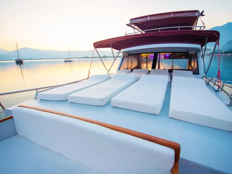 Sailboat to hire Göcek at the best price