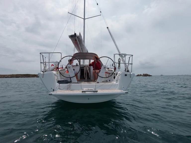 Yacht hire Loctudy cheap Dehler 34