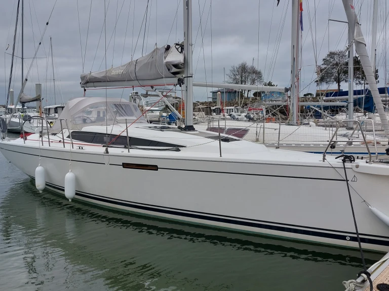 Charter a Dehler Dehler 34 in Loctudy on Samboat