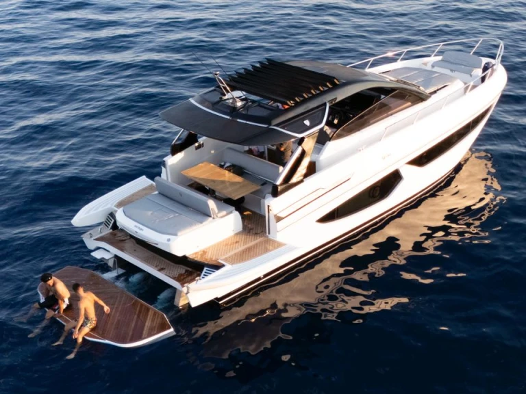 Yacht charter Giardini-Naxos - FIM REGINA 440 on SamBoat