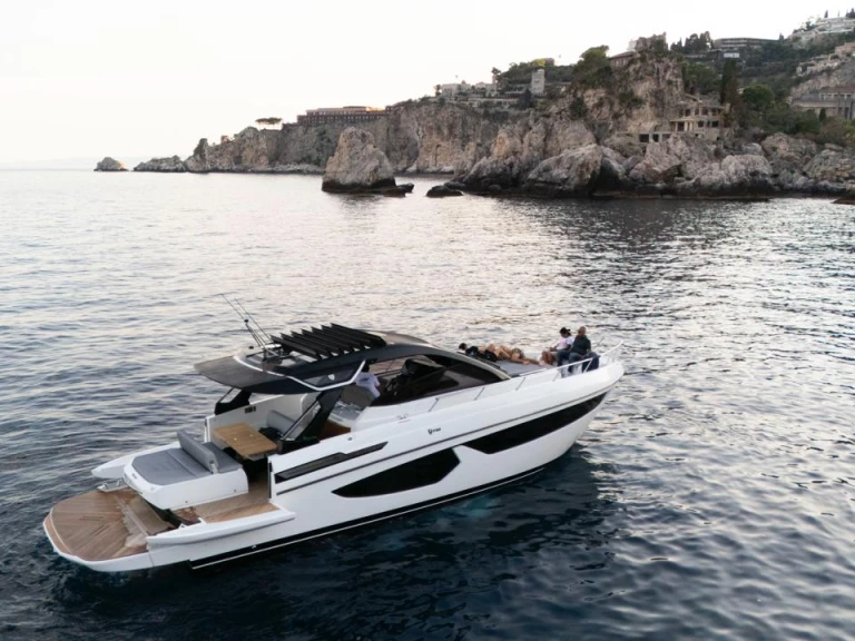 Hire a FIM REGINA 440 Giardini-Naxos