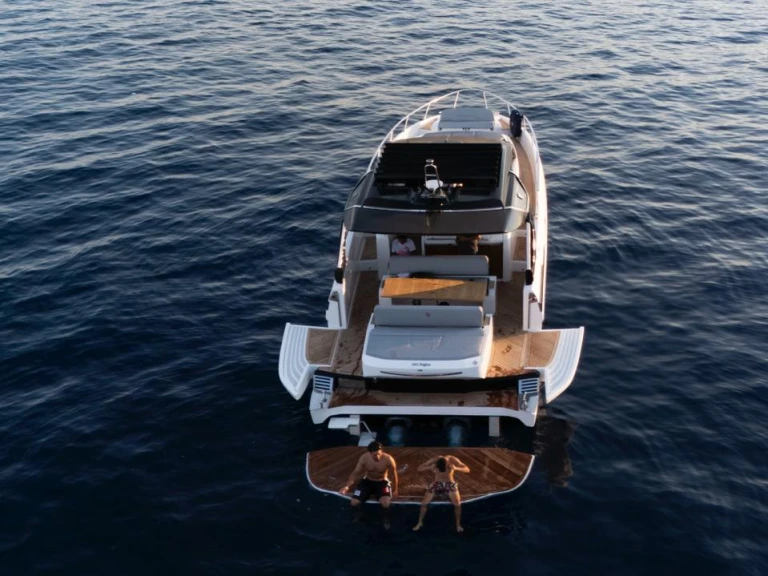 Yacht hire Giardini-Naxos cheap REGINA 440