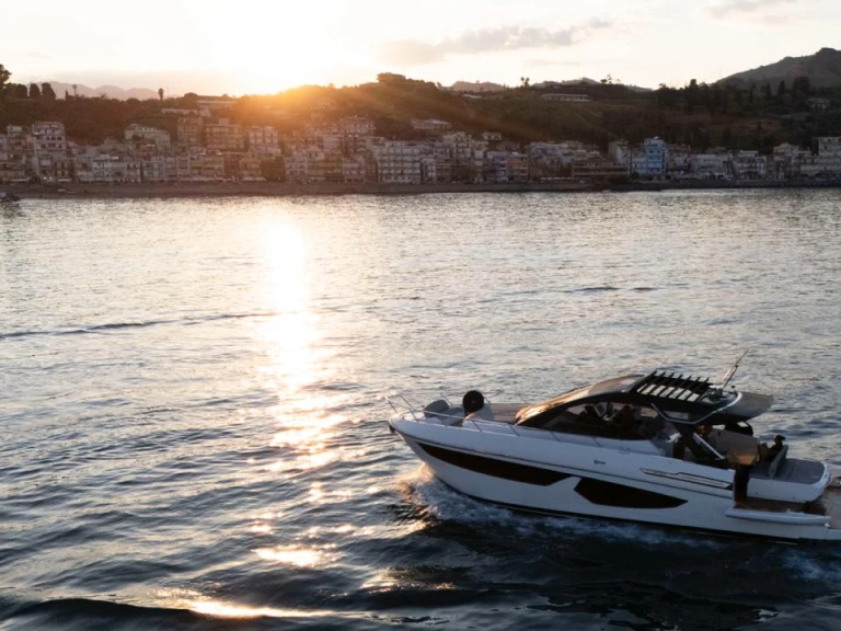 Luxury Yacht hire in Giardini-Naxos - FIM REGINA 440