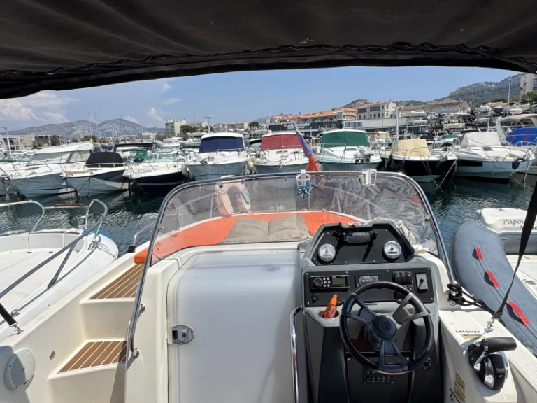 Yacht hire Marseille cheap Activ 755 Sundeck