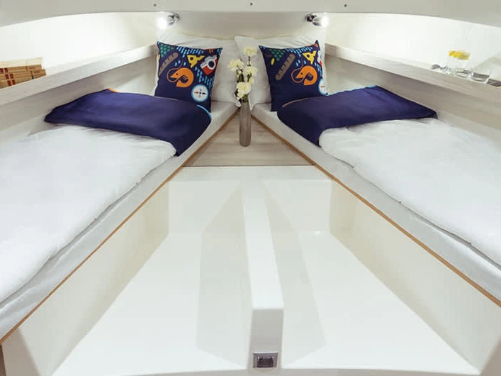 Hire a Le Boat Horizon 1 Homps