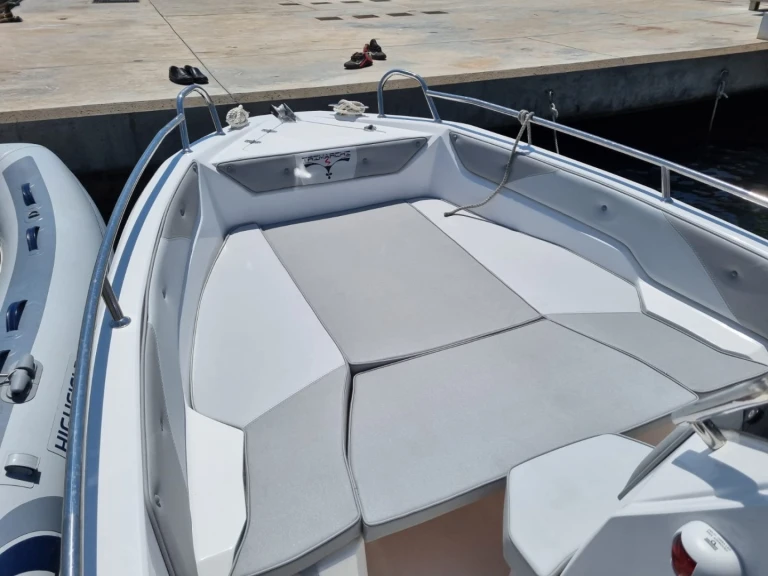 Hire Motorboat Trimarchi with a boat licence