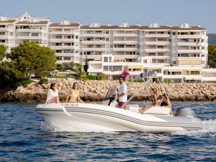 Charter a Zodiac NZo 600  in Palma de Mallorca on Samboat