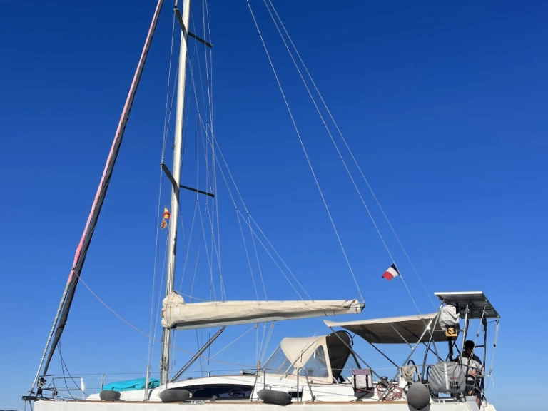 Charter a Bénéteau Oceanis 40 in Bocas Del Toro on Samboat