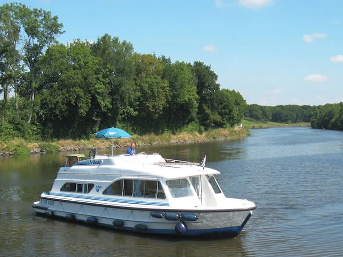 Charter a Le Boat Tango in Castelnaudary on Samboat