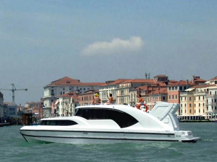 Hire Motorboat with or without skipper Le Boat Precenicco