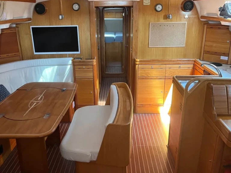 Hire Sailboat Bavaria with a boat licence
