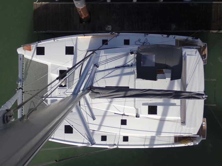 Catamaran hire in Lefkáda - Fountaine Pajot Astrea 42